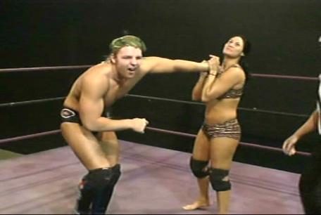 Tracy uses her pro experience to overcome the bigger male